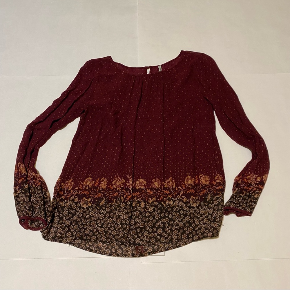⭐️ Women's Burgundy Floral Blouse size small